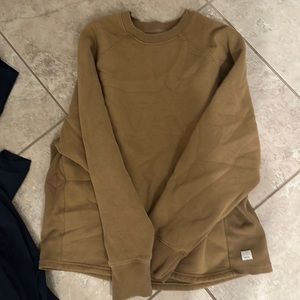 Vuori sweatshirt size smalll worn twice